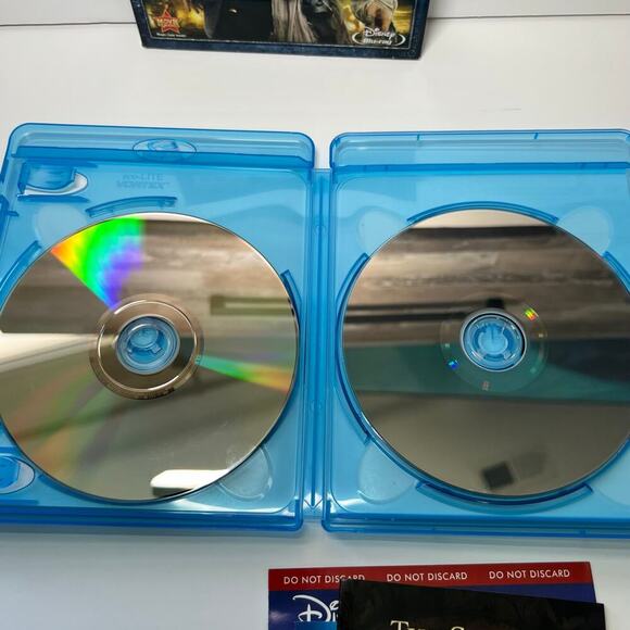 Disney‎ Pirates of Caribbean on Stranger Tides Blu Ray DVD 2 Disc Combo Pre Own - Picture 8 of 8